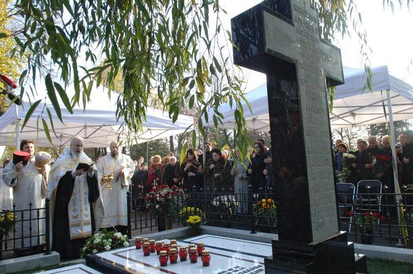 Памятник Мстиславу Ростроповичу открыт на Новодевичьем кладбище