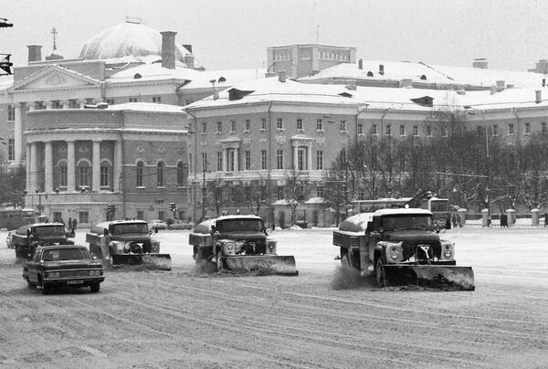 Снегоуборочные машины на  улице Москвы