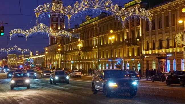 Новогодняя иллюминация на Невском проспекте в Санкт-Петербурге