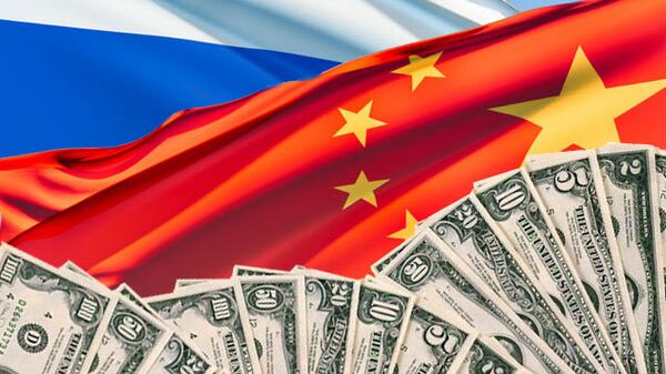 Флаг России и Китая и доллары