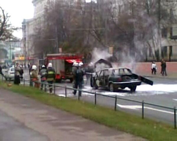 На Ленинградском шоссе сгорела Волга. Видео очевидца