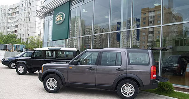 Автомобили Land Rover. Архивное фото