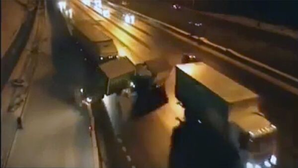 Стоп-кадр видеозаписи ДТП на Московской кольцевой автодороге