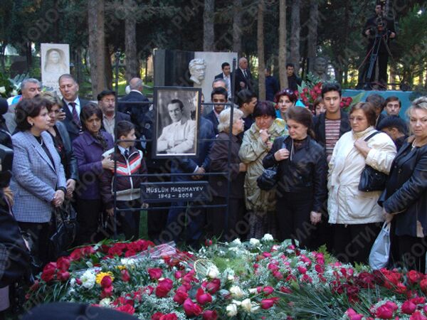 В Баку проходят похороны легендарного певца Муслима Магомаева