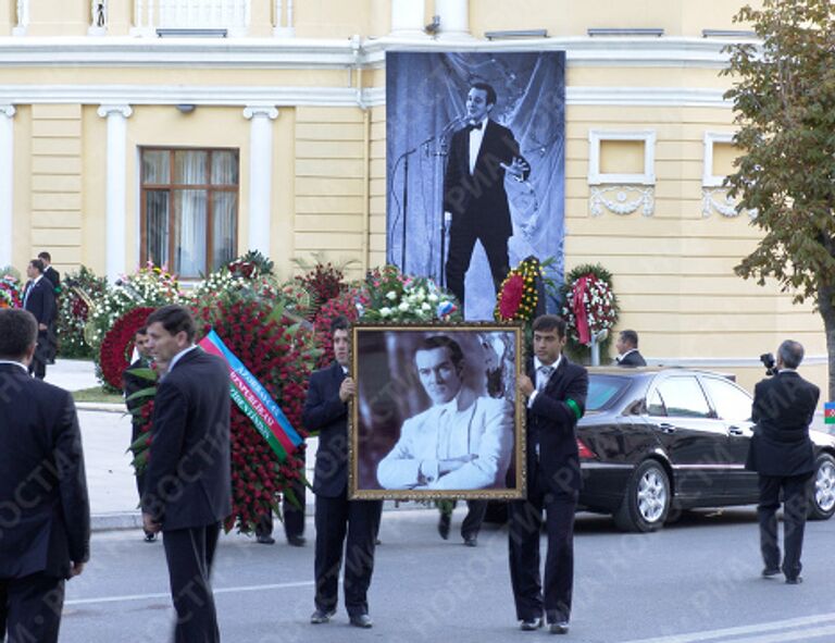 В Баку проходят похороны легендарного певца Муслима Магомаева