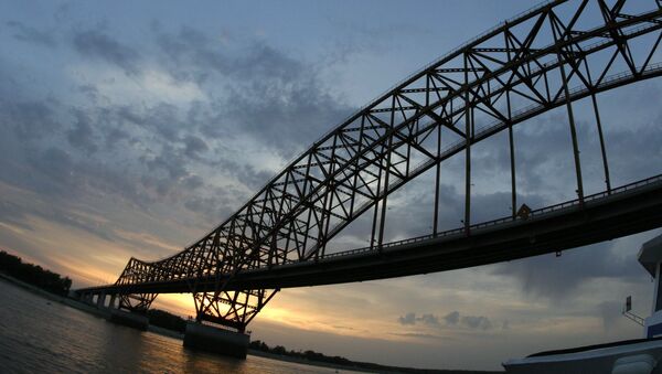 Автомобильный мост через реку Обь