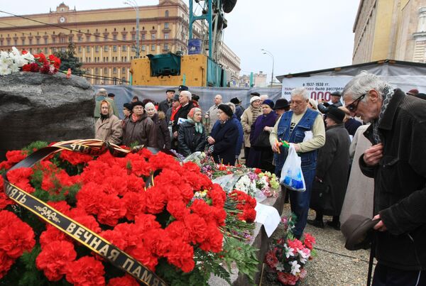 Митинг памяти жертв политических репрессий на Лубянской площади. Архив