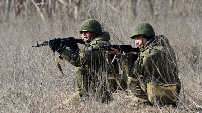 Военнослужащие во время учений мотострелковых войск 58-й общевойсковой армии ЮВО