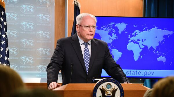 Специальный представитель госсекретаря США по Сирии Джеймс Джеффри во время брифинга
