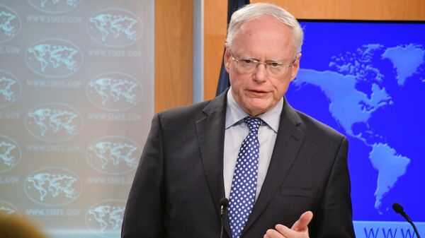 Специальный представитель госсекретаря США по Сирии Джеймс Джеффри во время брифинга