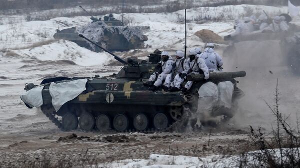 Украинские военные во время учений в Черниговской области