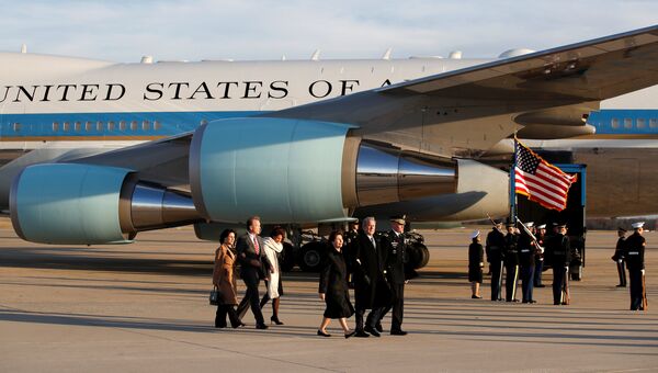 Президентский самолет, доставивший гроб с телом 41-го президента США Джорджа Буша-старшего в Вашингтон. 3 декабря 2018