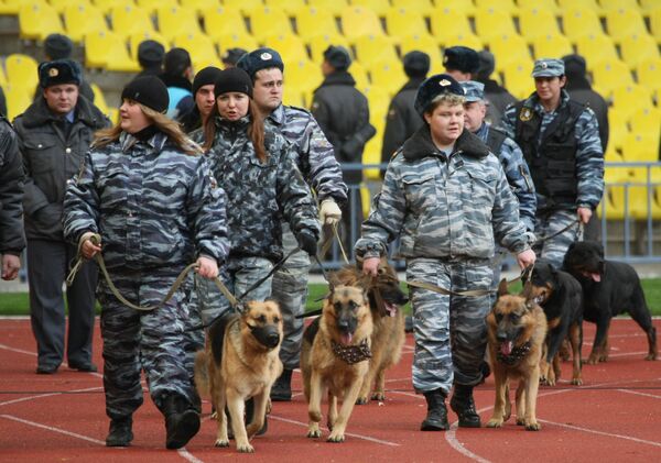 Более 2 тыс милиционеров обеспечат порядок на матче Кубка РФ  - ГУВД