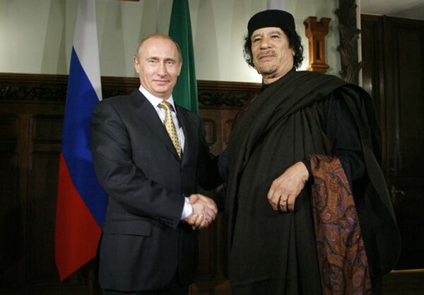 Глава правительства РФ Владимир Путин и лидер Социалистической Народной Ливийской Арабской Джамахирии Муамар Каддафи