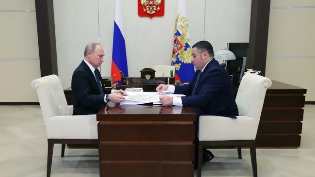 Президент РФ Владимир Путин и губернатор Тверской области Игорь Руденя во время встречи. 4 декабря 2018