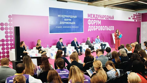 Склиф, музей, зоопарк: как волонтеры помогают в разных учреждениях