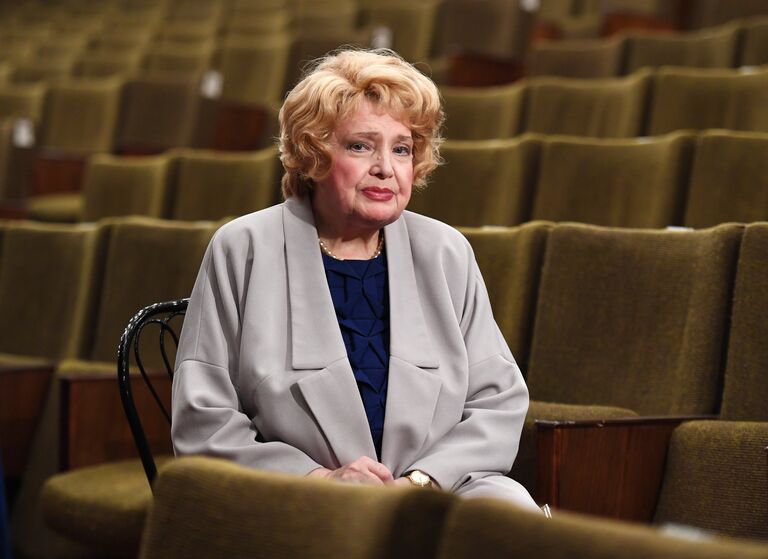 Художественный руководитель МХАТ имени М. Горького, народная артистка СССР Татьяна Доронина во время сбора труппы Художественный руководитель МХАТ имени М. Горького, народная артистка СССР Татьяна Доронина во время сбора труппы