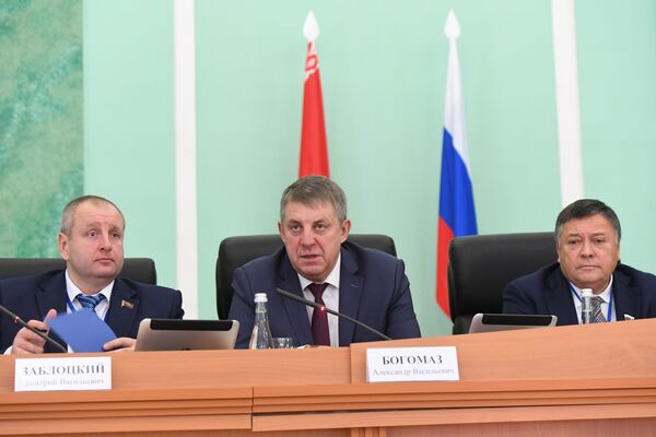 Депутат Парламентского Собрания от Беларуси Дмитрий Заблоцкий, Александр Богомаз, депутат Парламентского Собрания от России Сергей Калашников Депутат Парламентского Собрания от Беларуси Дмитрий Заблоцкий, Александр Богомаз, депутат Парламентского Собрания от России Сергей Калашников