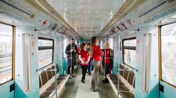 В столичном метро запустили тематический волонтёрский состав