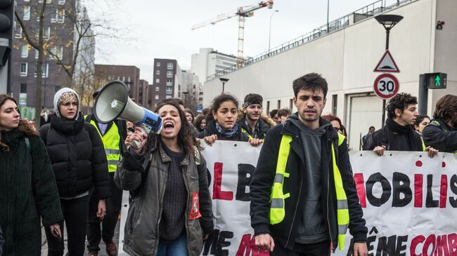 Акция протеста студентов в Париже