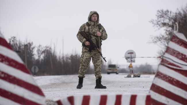 Украинский пограничник на границе с Россией