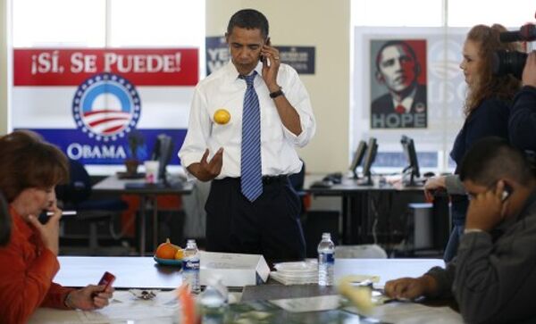 Кандидат в президенты США Барак Обама в своем предвыборном штабе в Канзасе