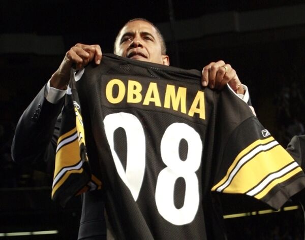 Кандидат в президенты США Барак Обама во время выступления в Питсбурге