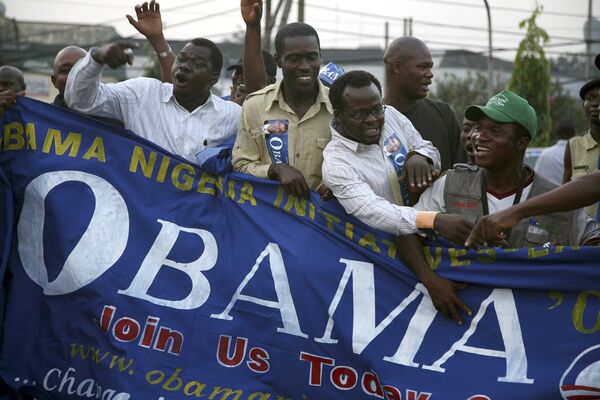 Жители Кении празднуют победу Барака Обамы в президентских выборах в Америке