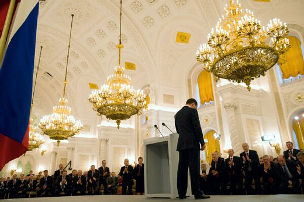 Президент России Дмитрий Медведев во время обращения с посланием к Федеральному собранию в Георгиевском зале Кремля