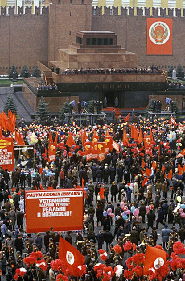 Демонстрация на Красной площади 7 ноября 1986 г