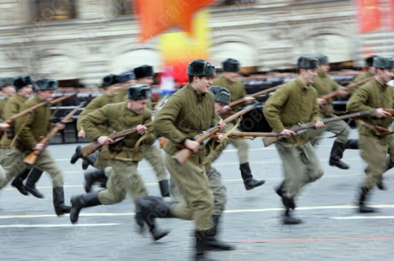 Торжественное шествие, посвященное параду 7 ноября 1941 года