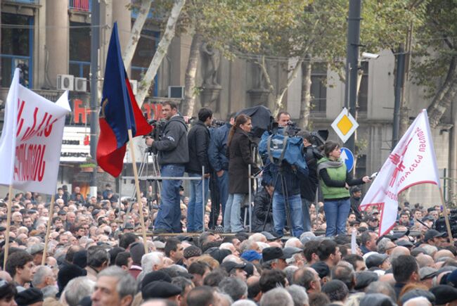 Митинг на проспекте Руставели в Тбилиси