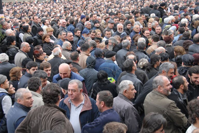 Митинг на проспекте Руставели в Тбилиси