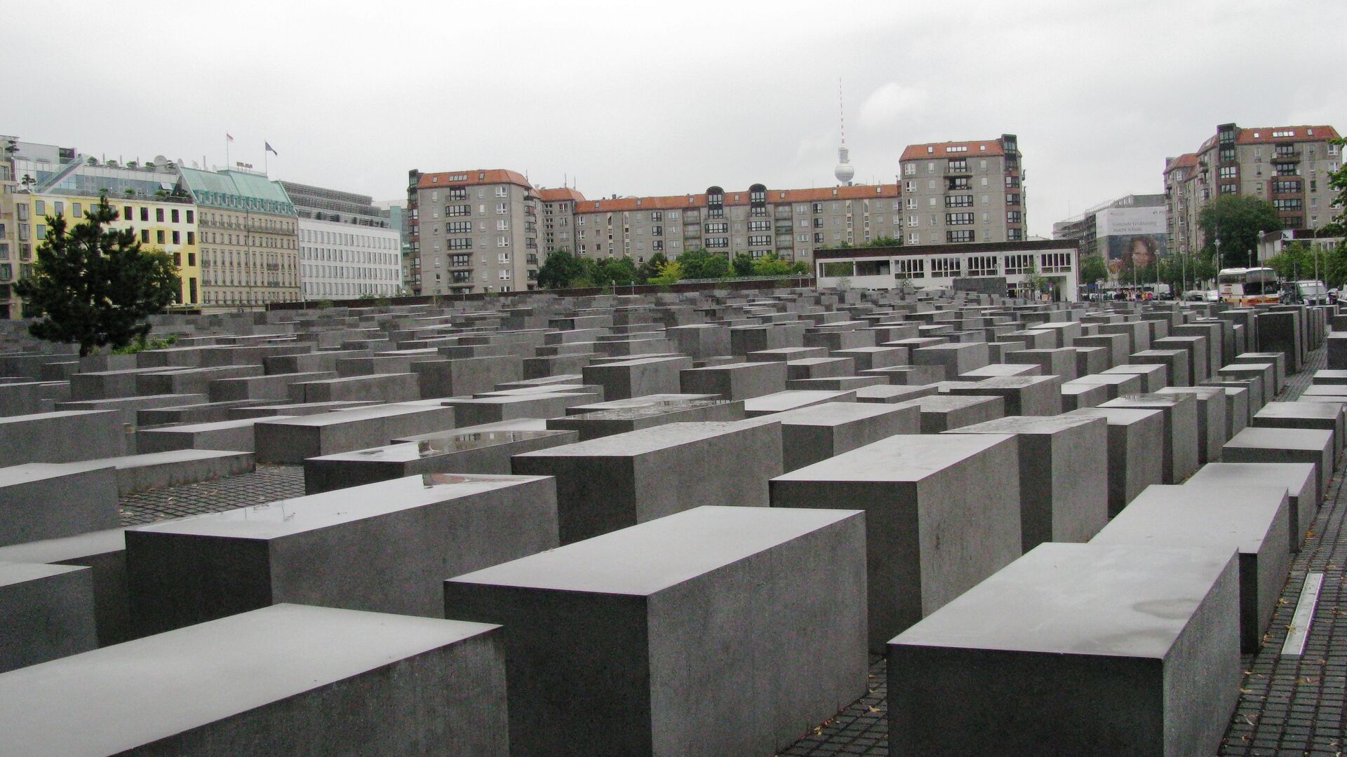 Памятник жертвам Холокоста в центре Берлина - РИА Новости, 1920, 27.01.2019