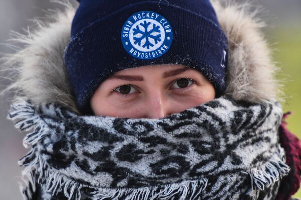 Девушка во время мороза в Новосибирске