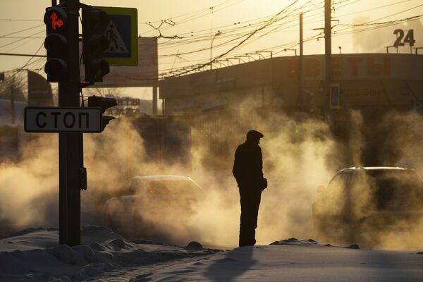 Мужчина на улице Фабричная в Новосибирске