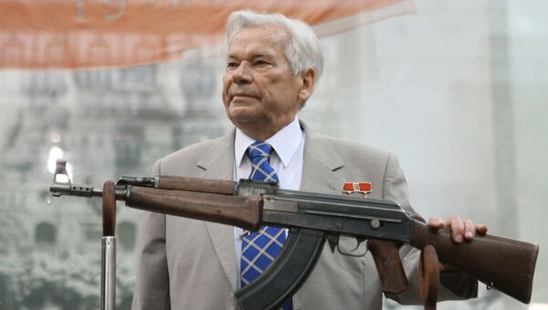 Полиция Рио-де-Жанейро изъяла позолоченный АК-47