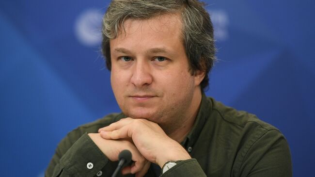 Главный редактор журнала Искусство кино Антон Долин на пресс-конференции в ММПЦ МИА Россия сегодня. 6 декабря 2018