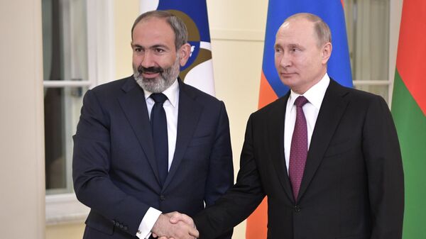 Владимир Путин и исполняющий обязанности премьер-министра Армении Никол Пашинян перед заседанием Высшего Евразийского экономического совета