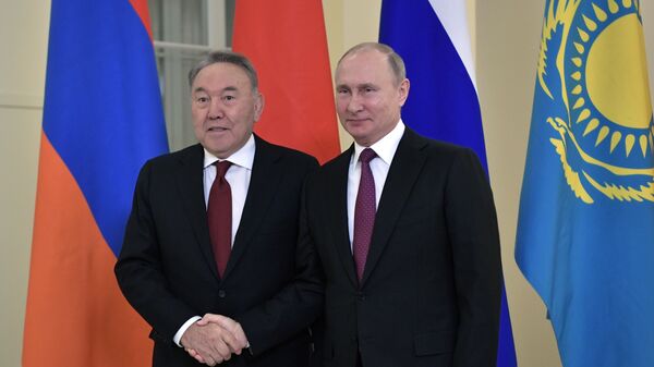 Президент РФ Владимир Путин и экс-президент Казахстана Нурсултан Назарбаев