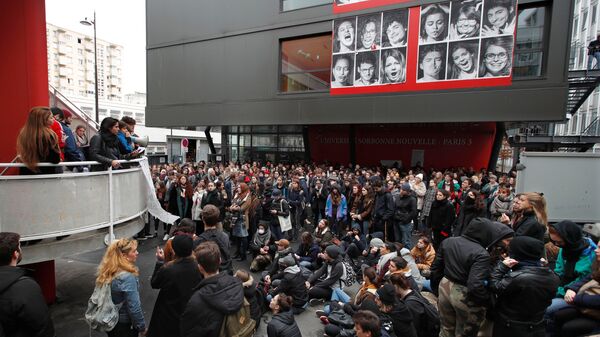 Собрание студентов университета Сорбонны во время акций протеста во Франции. 6 декабря 2018