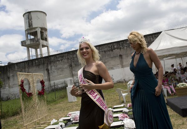 Победительница конкурса красоты в бразильской женской тюрьме строгого режима Талавера Брюс в Рио-де-Жанейро 