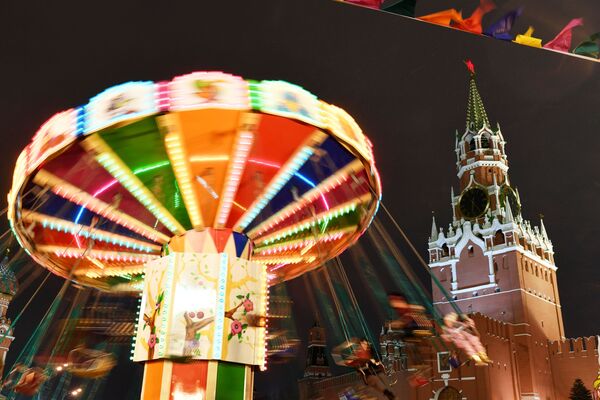 Карусель на ГУМ-Ярмарке на Красной площади в Москве