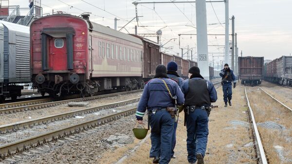 Полицейские на железнодорожных путях в Харькове