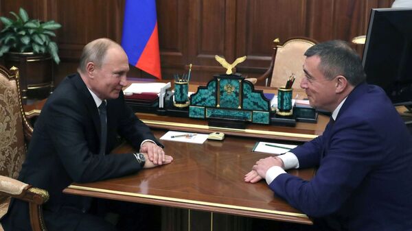Владимир Путин и губернатор Сахалинской области Валерий Лимаренко во время встречи. 7 декабря 2018
