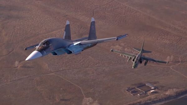 Уникальные кадры воздушных тренировок летчиков Су-25 и Су-34  