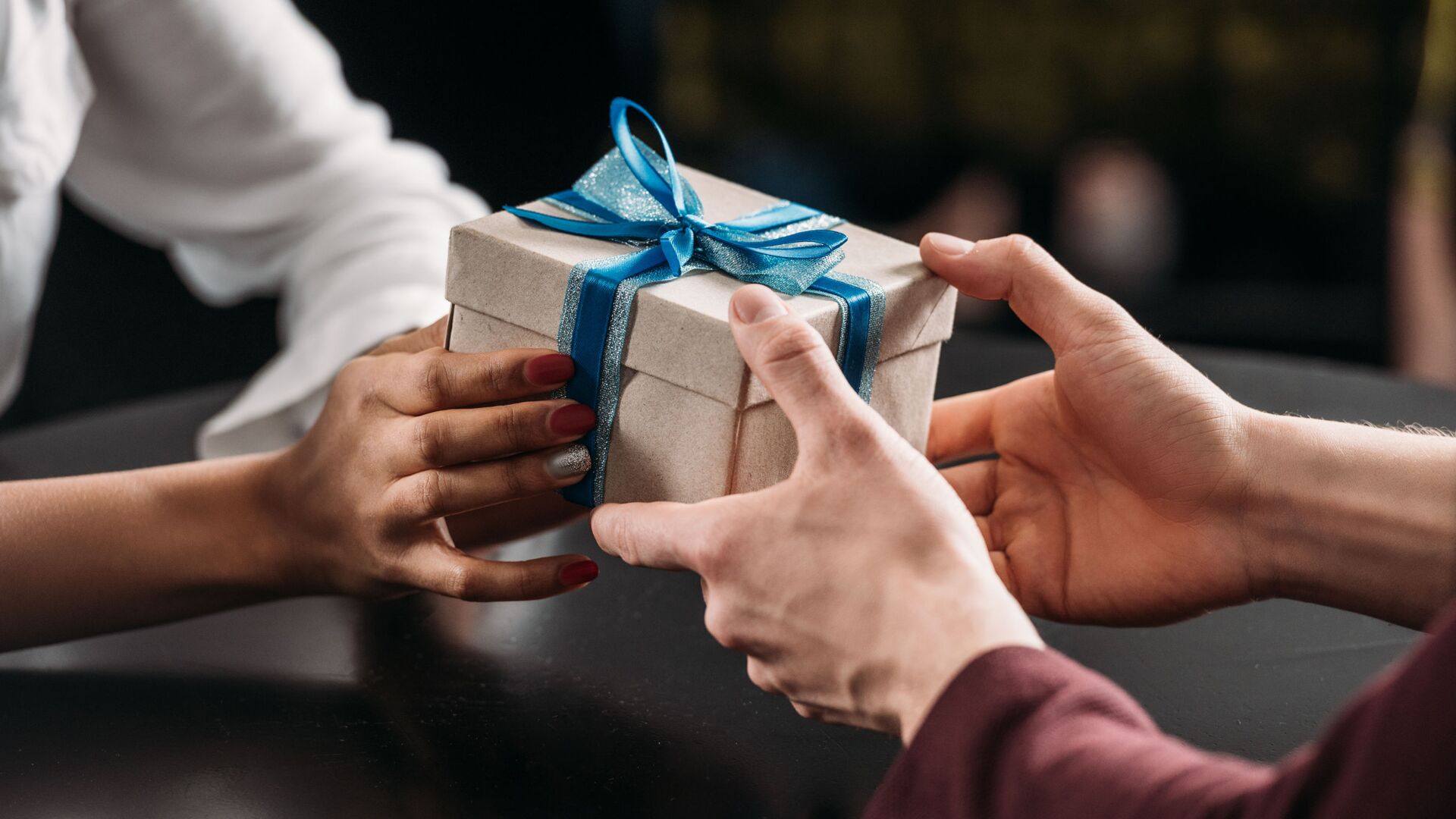 Белорусский психолог сказала, как сделать, чтобы мужчина захотел дарить подарки