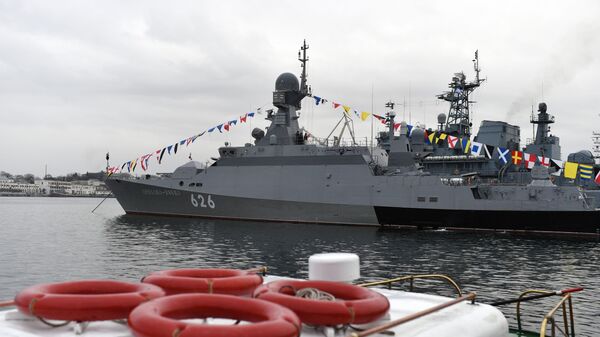 Торжественное поднятие флага на новейшем малом ракетном корабле проекта 21631 ВМФ России Орехово-Зуево в Севастопол