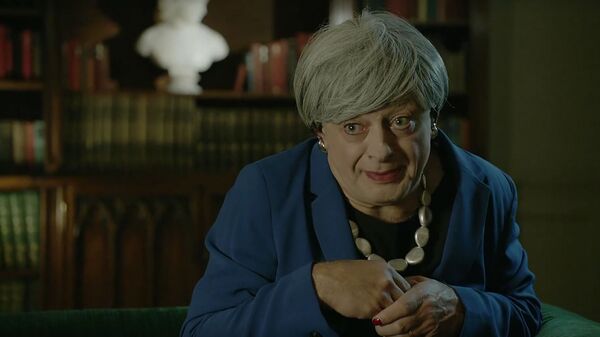 Скриншот видео пародии актера Энди Серкиса на премьера-министра Великобритании Терезу Мэй
