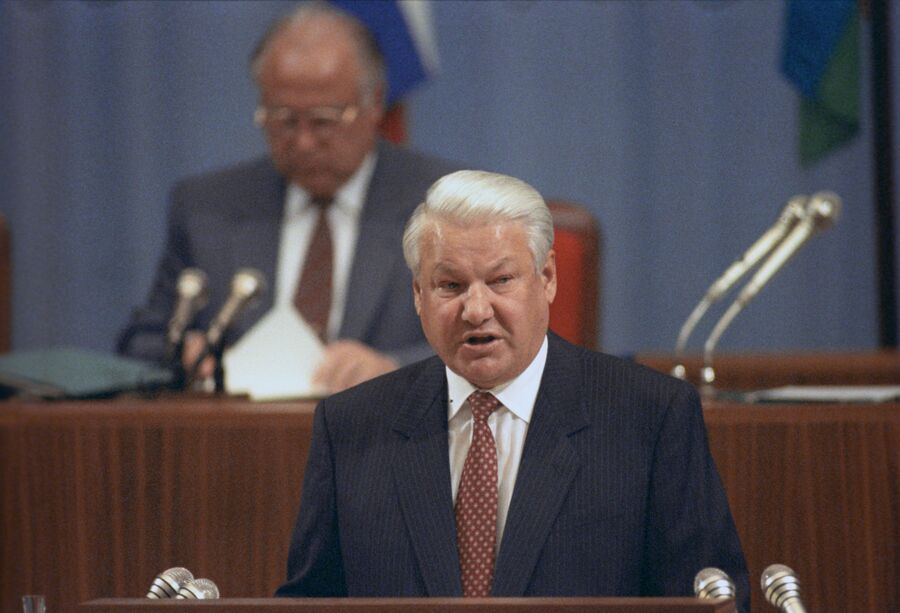Борис Ельцин на совещании в Кремле о принятии новой Конституции Российской Федерации. 1993 год 